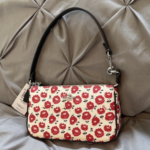 Nwt Nolita 19 Coach cream leather with a red & black floral print shoulder bag - Picture 1 of 11
